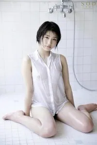 唯井まひろノーブラ