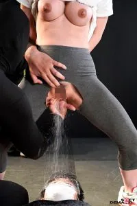 弥生みづき手マン潮吹き,着衣プレイ,顔面潮ぶっかけ