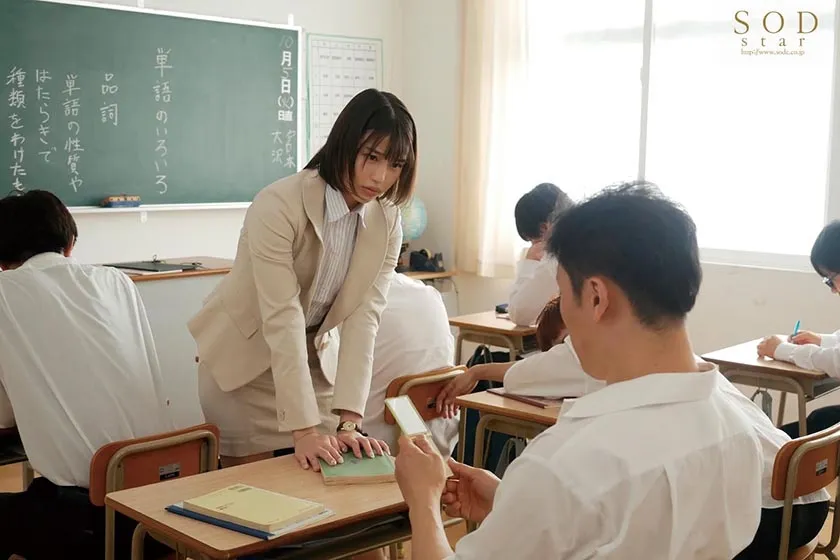 無料画像：唯井まひろ女教師,教室