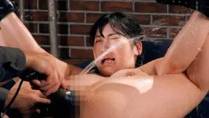 美園和花セルフ潮ぶっかけ,大量潮吹き,手枷,拘束,足枷,電マ潮吹き