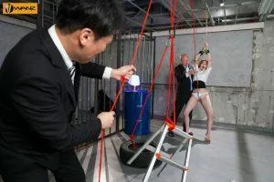 森沢かなSM,スーツ,手枷,拘束,異物挿入,監禁,鉄フック