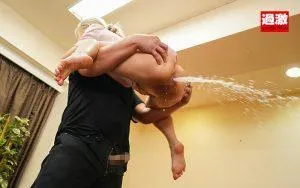 来栖みく大量浣腸噴射,浣腸噴射,牛乳浣腸噴射,着衣プレイ,長距離浣腸噴射