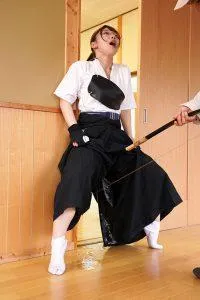 さつき芽衣大量潮吹き,弓道場,潮溜まり,異物クリ弄り,異物クリ潮吹き,着衣プレイ,着衣潮吹き,道着