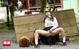 皆月ひかるJK制服,オナニー,オナニー潮吹き,コスプレ,セルフクリ弄り,ローファー,着衣オナニー,着衣潮吹き,足ピン,野外オナニー,野外潮吹き