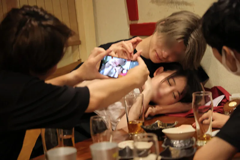 無料画像：日向ゆらシチュエーション,居酒屋,泥酔,飲酒