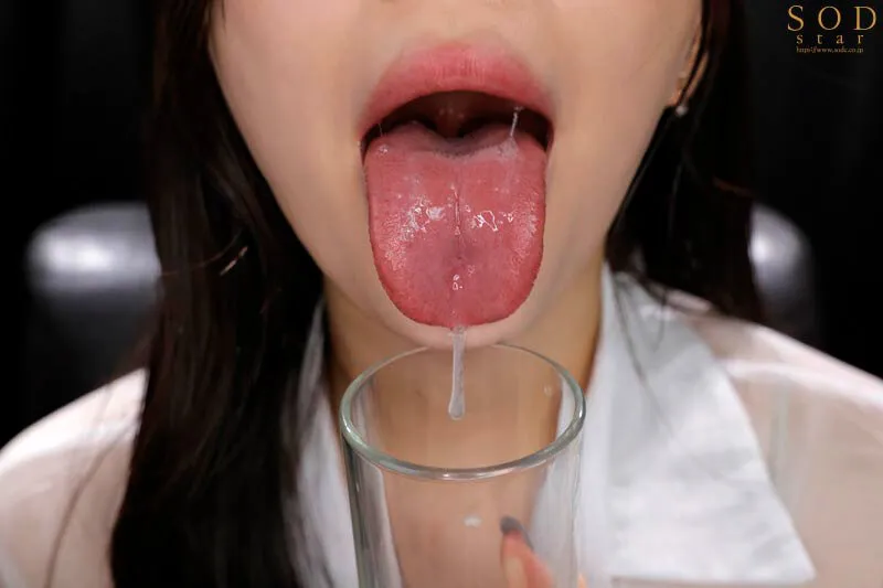 無料画像：神木麗シャツ,よだれ,口内接写,唾液コップ集め