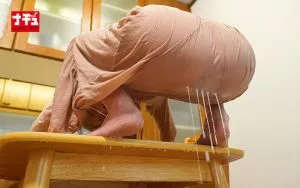 美波こづえテーブル上プレイ,マキシワンピ,大量浣腸噴射,浣腸噴射,牛乳浣腸噴射,着衣プレイ,着衣浣腸噴射