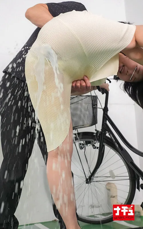 無料画像：千石もなかスプラッシュ浣腸噴射,マキシワンピ,大量浣腸噴射,浣腸噴射,牛乳浣腸噴射,着衣プレイ,着衣浣腸噴射