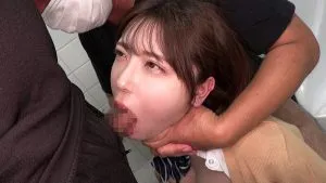 皆瀬あかり3P,イラマチオ,公衆トイレ,着衣プレイ,顔面接写,首絞め