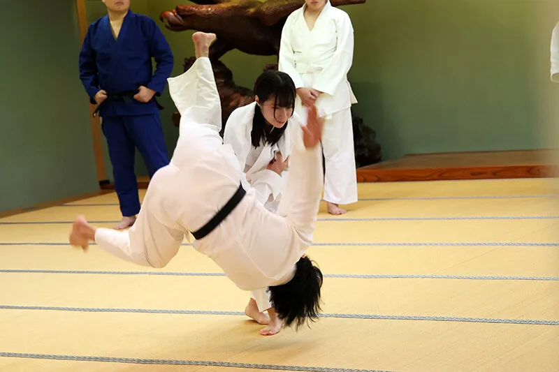 無料画像：松井日奈子コスプレ,柔道場,着衣プレイ,道着