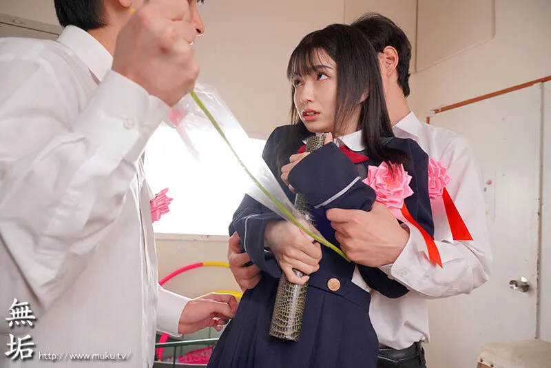 無料画像：倉本すみれ3P,JK制服,コスプレ,シャツ,レイプ,着衣プレイ