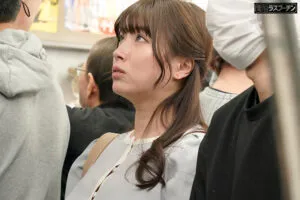 橘内ひなた着衣プレイ,電車