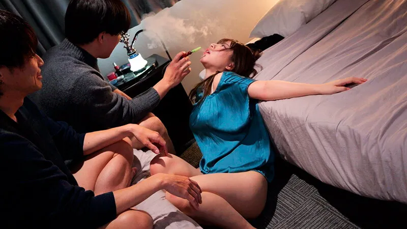 無料画像：沙月恵奈水タバコ,着衣プレイ